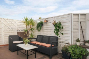 Cozy Penthouse Studio with Private Rooftop Terrace
